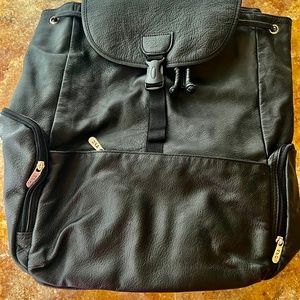 LEATHER EXTRA LARGE BACKPACK NEVER USED BLACK PEBBLED LEATHER MANY POCKETS